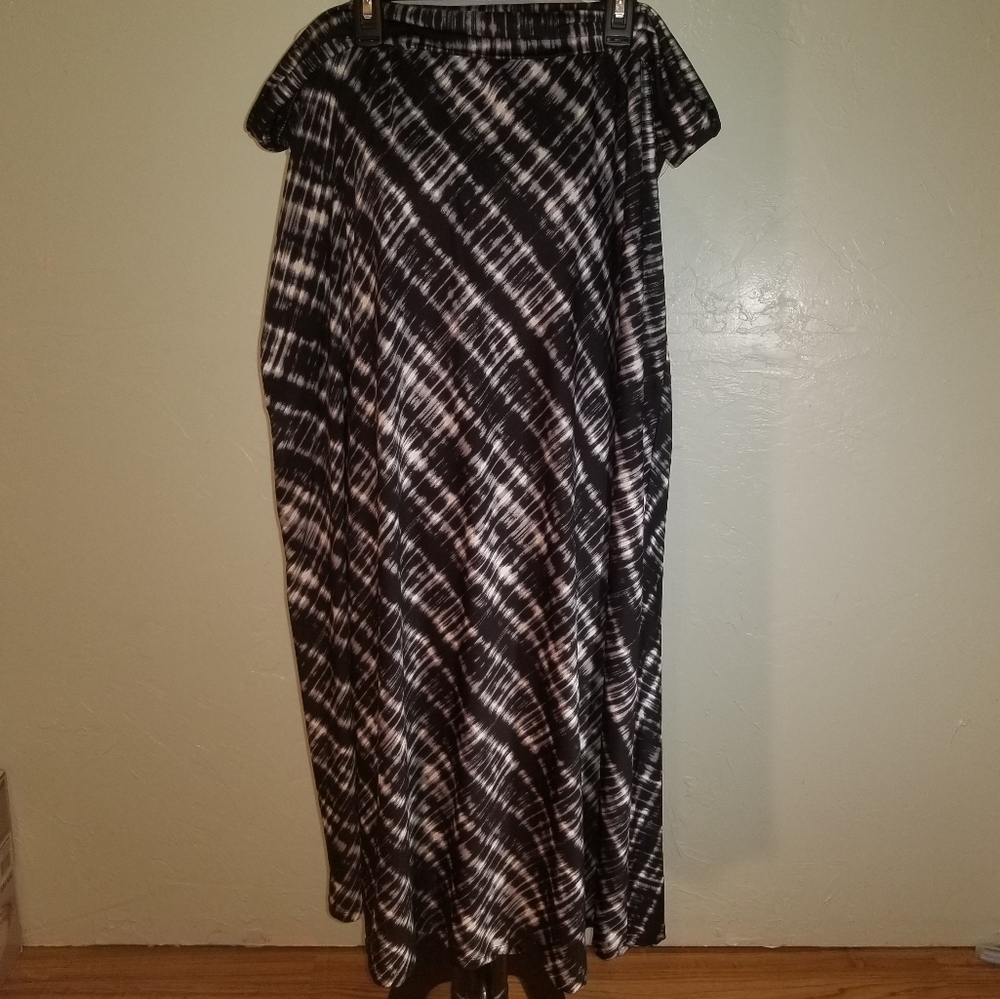 Black white skirt
